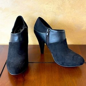FERGALICIOUS Black Ankle Boots